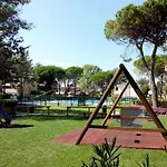 Bright Flat In A With Shared Pool شقة