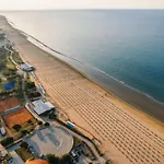 Bright Flat In A With Shared Pool شقة بيبيوني