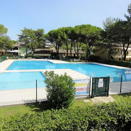 Bright Flat In A With Shared Pool Μπιμπιόνε