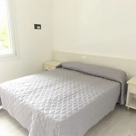 Bright Flat In A With Shared Pool