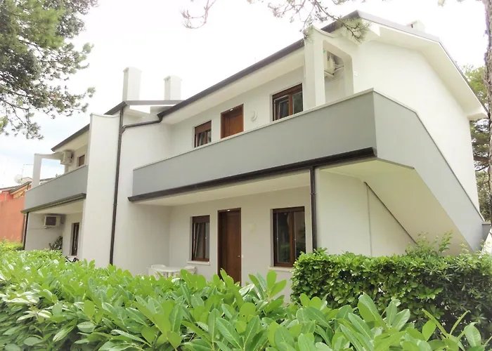 Bright Flat In A With Shared Pool